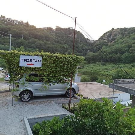 Apartman Tristan Herceg Novi Exteriör bild
